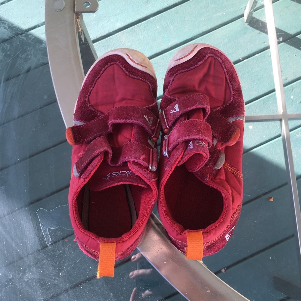 Plae sneakers